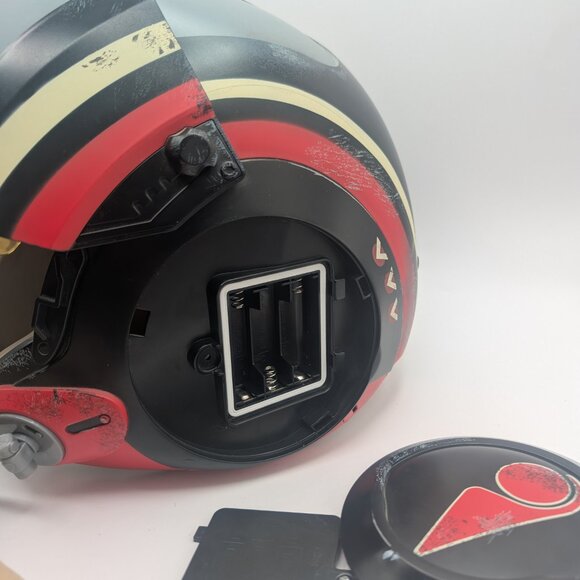 Hasbro Star Wars the Black Series Poe Dameron Electronic X-Wing Pilot Helmet - Picture 5 of 11
